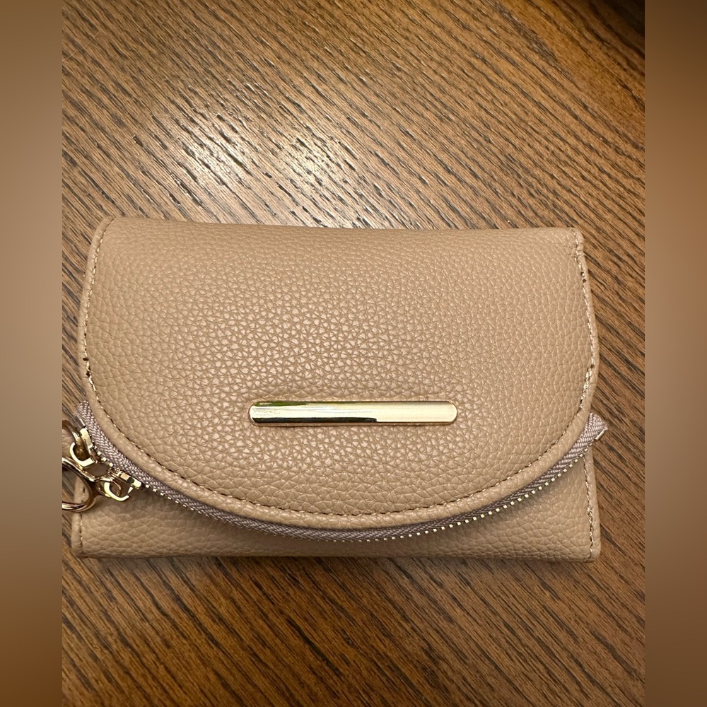 Medium size wallet, with coin pocket